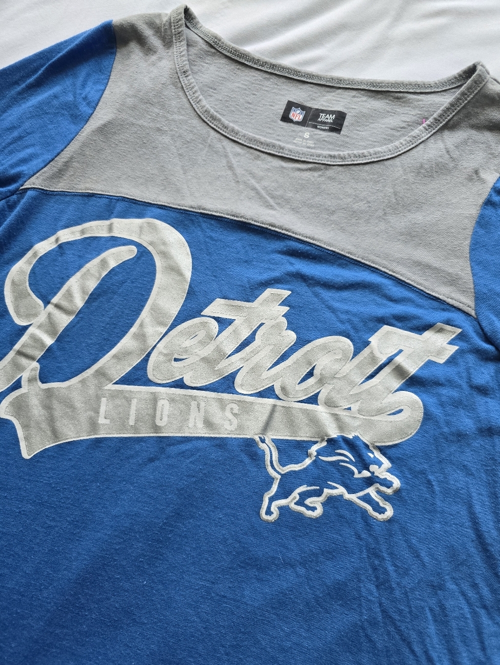 Detroit Lions Women’s Long Sleeve Graphic Shirt Blue Gray NFL Team Apparel Small